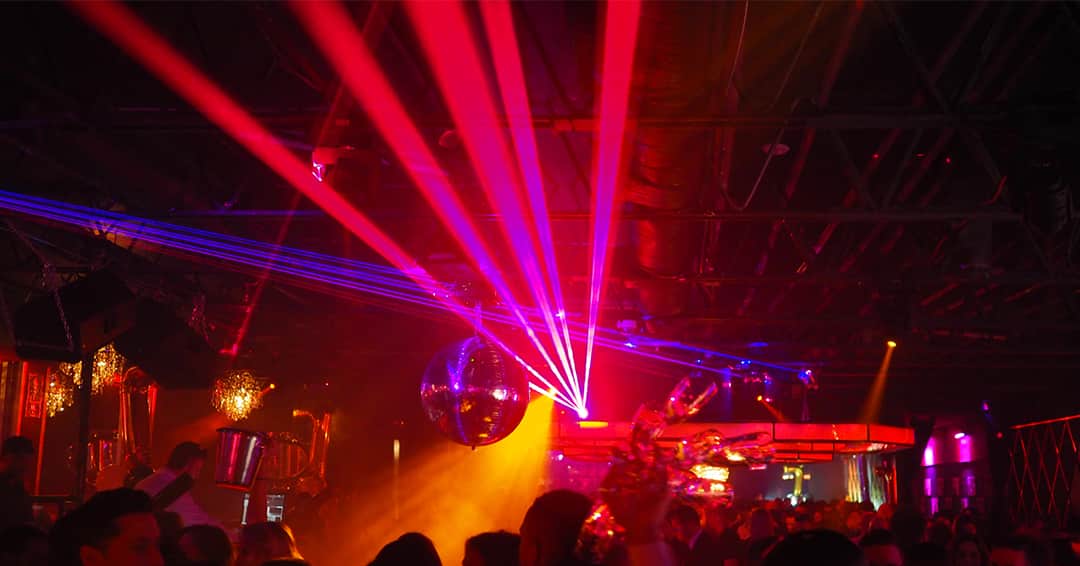 Jeu de lasers PADJ en soirée